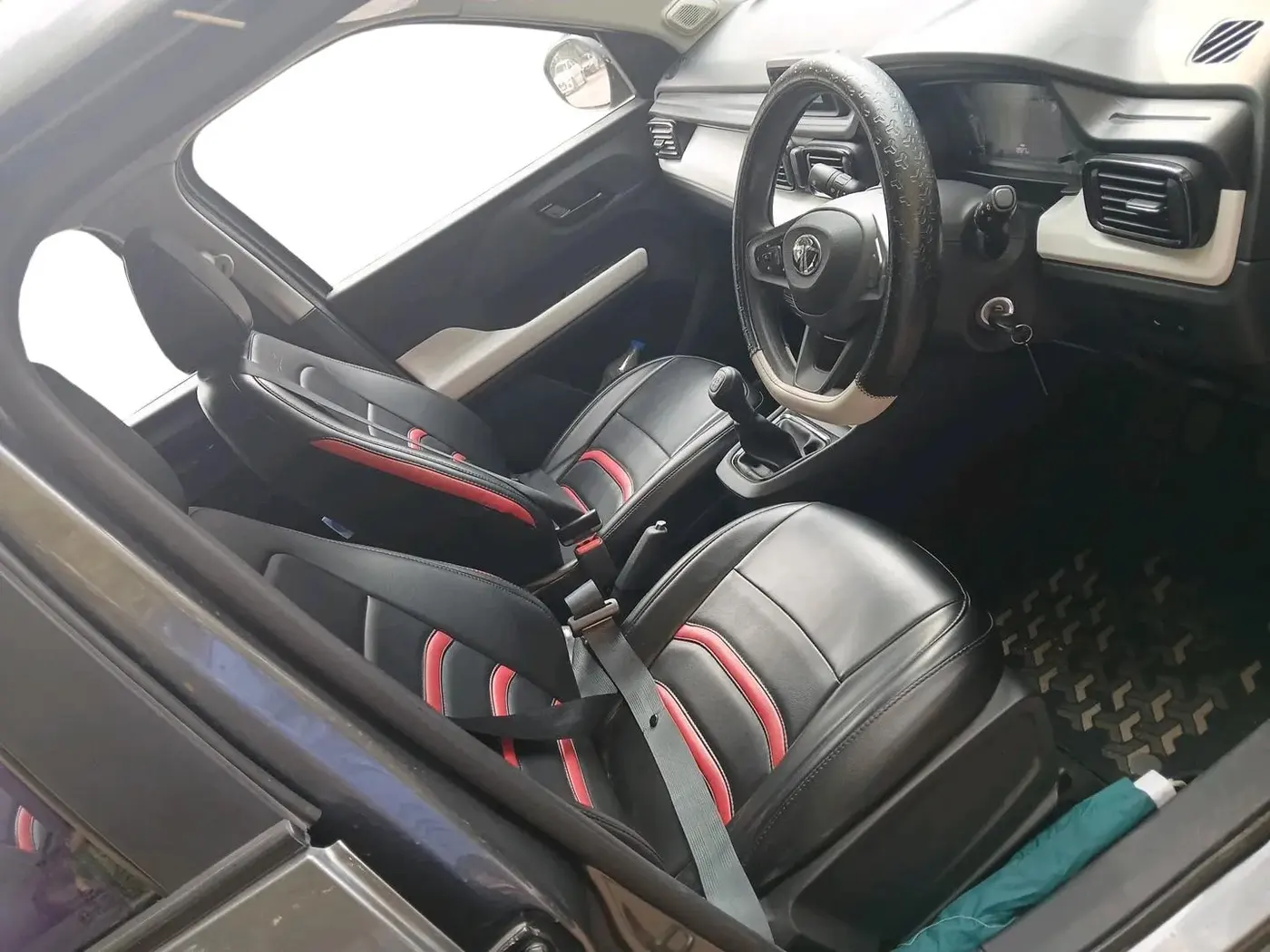 2024 Tata PUNCH PURE RHYTHM PACK MT, Petrol, Manual, 18,927 km, interior