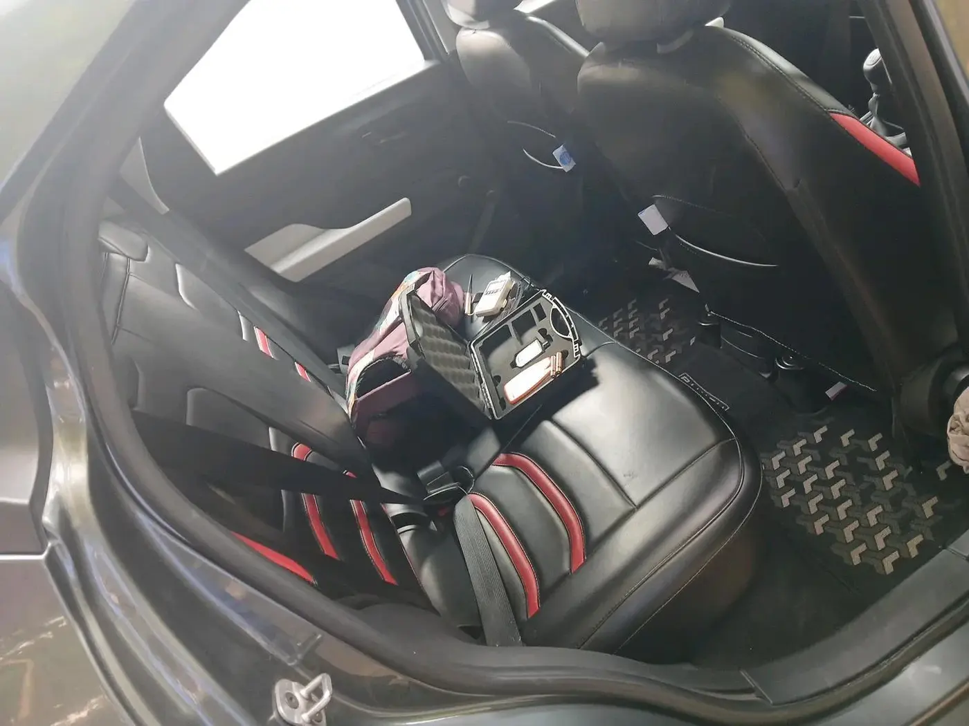 2024 Tata PUNCH PURE RHYTHM PACK MT, Petrol, Manual, 18,927 km, interior