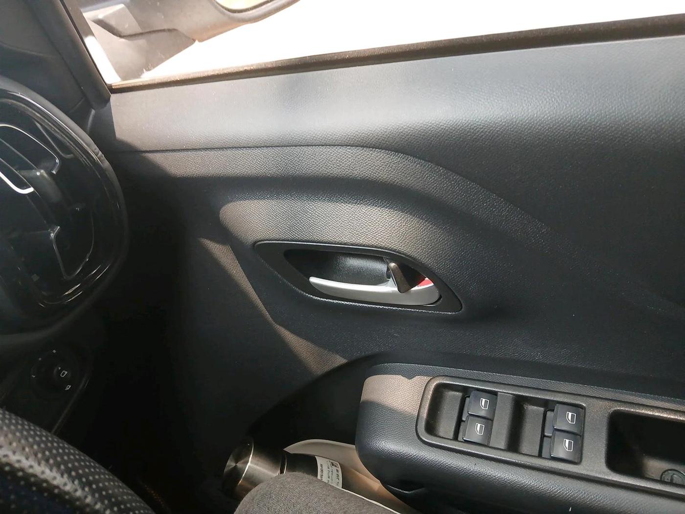 2025 CITROEN C3 Shine 1.2 Turbo AT, Petrol, Automatic, 13,745 km, interior