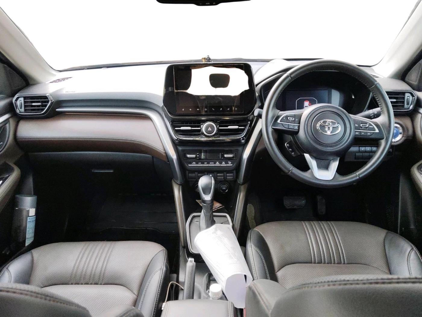 2025 Toyota URBAN CRUISER HYRYDER V HYBRID, Hybrid, Automatic, 17,774 km, interior
