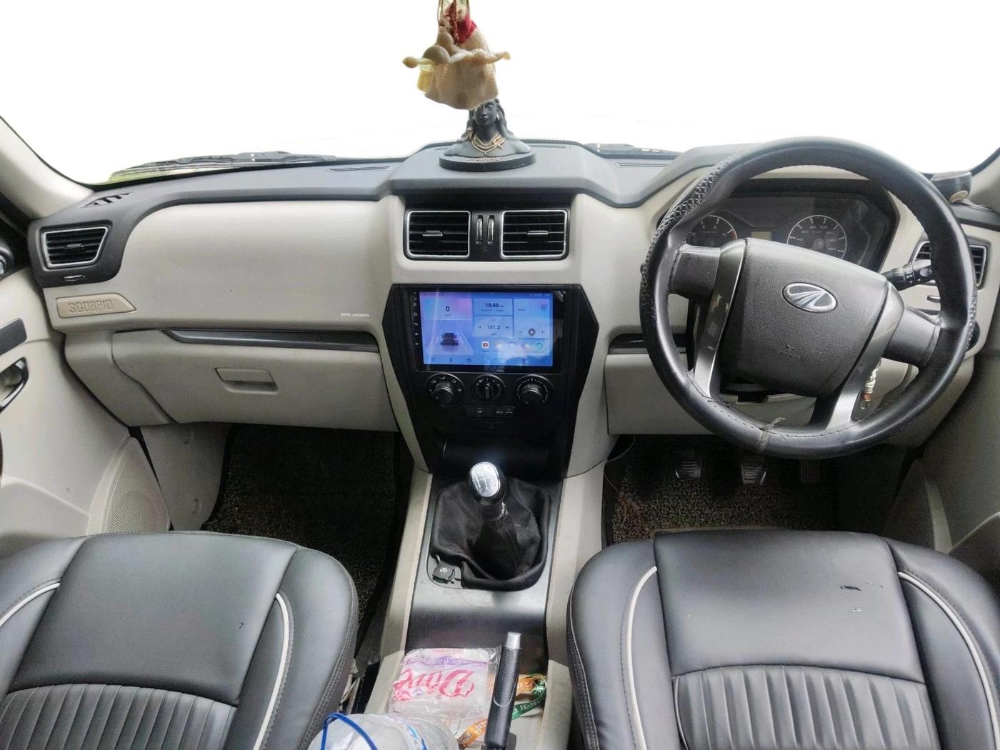 2016 Mahindra Scorpio S6 PLUS, Diesel, Manual, 1,14,263 km, interior