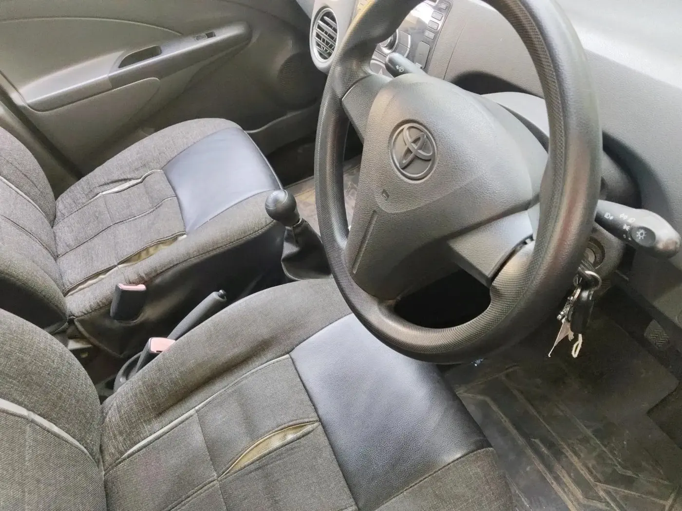 2013 Toyota Etios Liva G, Petrol, Manual, 61,315 km, interior