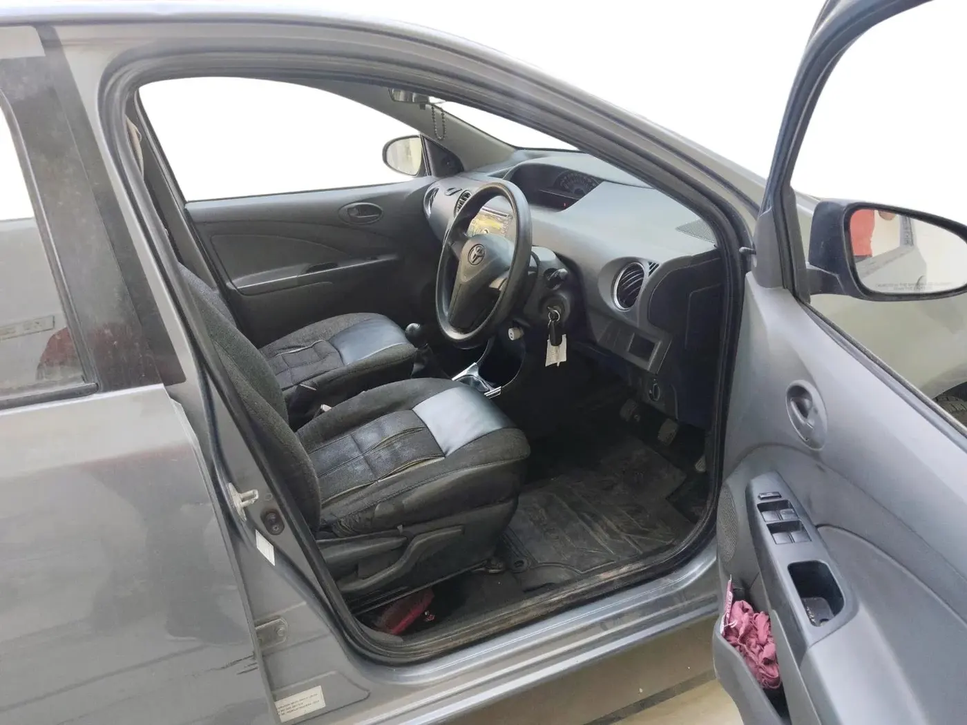 2013 Toyota Etios Liva G, Petrol, Manual, 61,315 km, interior