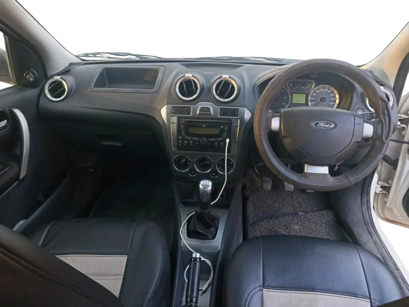 2012 Ford Fiesta Classic LXI 1.4 DIESEL, Diesel, Manual, 1,06,655 km, interior