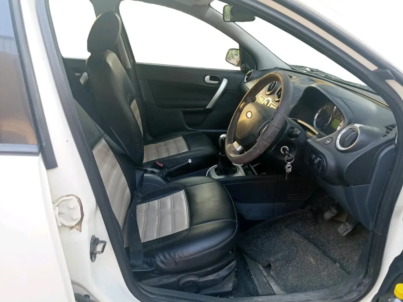 2012 Ford Fiesta Classic LXI 1.4 DIESEL, Diesel, Manual, 1,06,655 km, interior