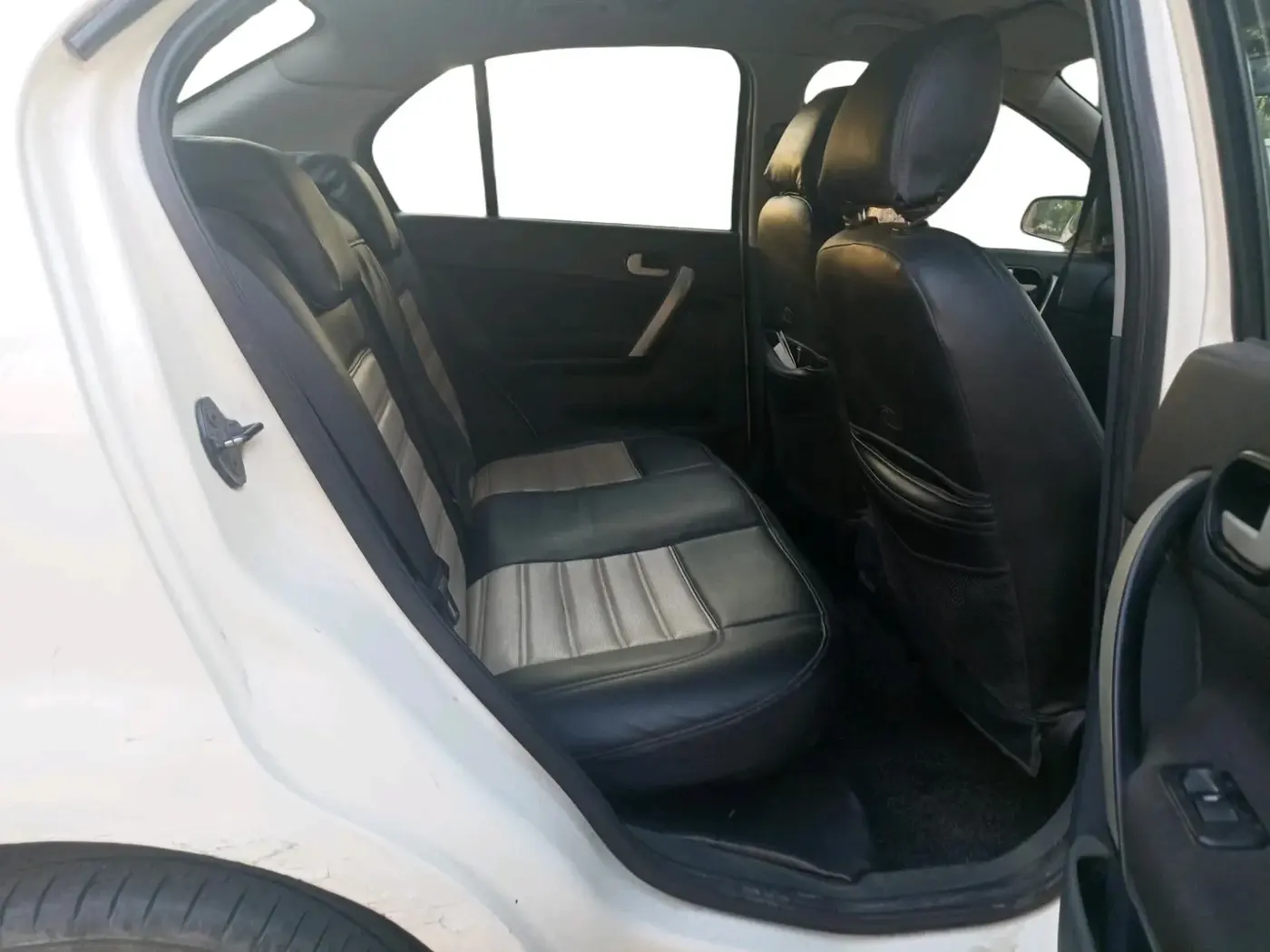 2012 Ford Fiesta Classic LXI 1.4 DIESEL, Diesel, Manual, 1,06,655 km, interior