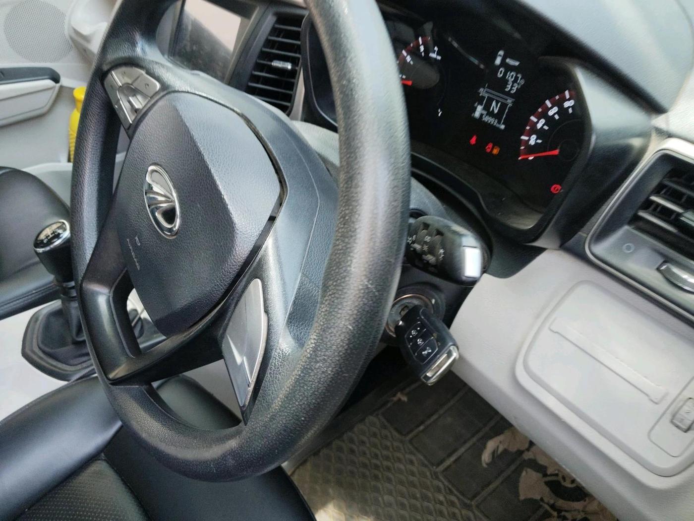 2019 Mahindra XUV300 W6 1.2 PETROL, Petrol, Manual, 58,993 km, interior