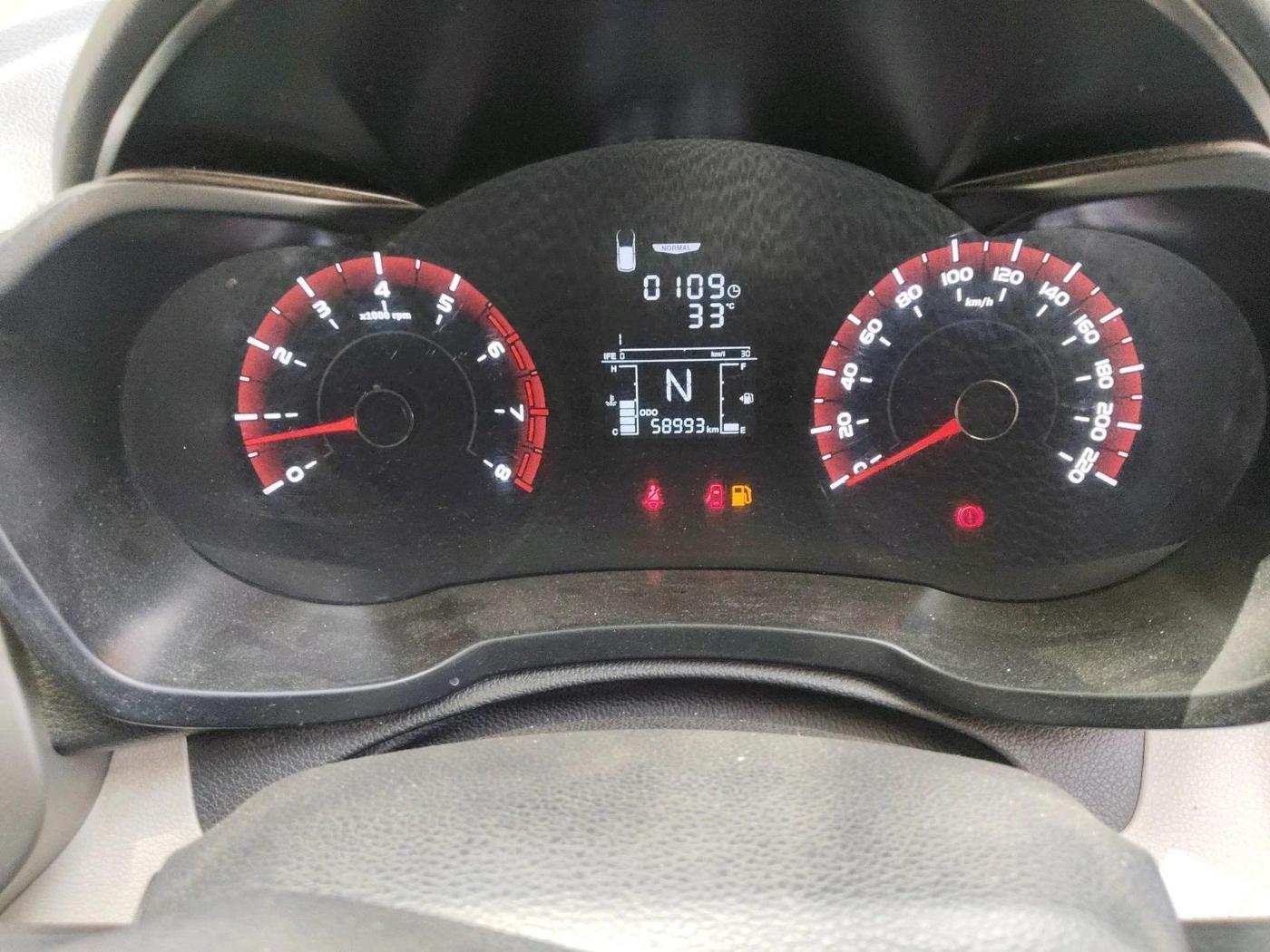 2019 Mahindra XUV300 W6 1.2 PETROL, Petrol, Manual, 58,993 km, interior