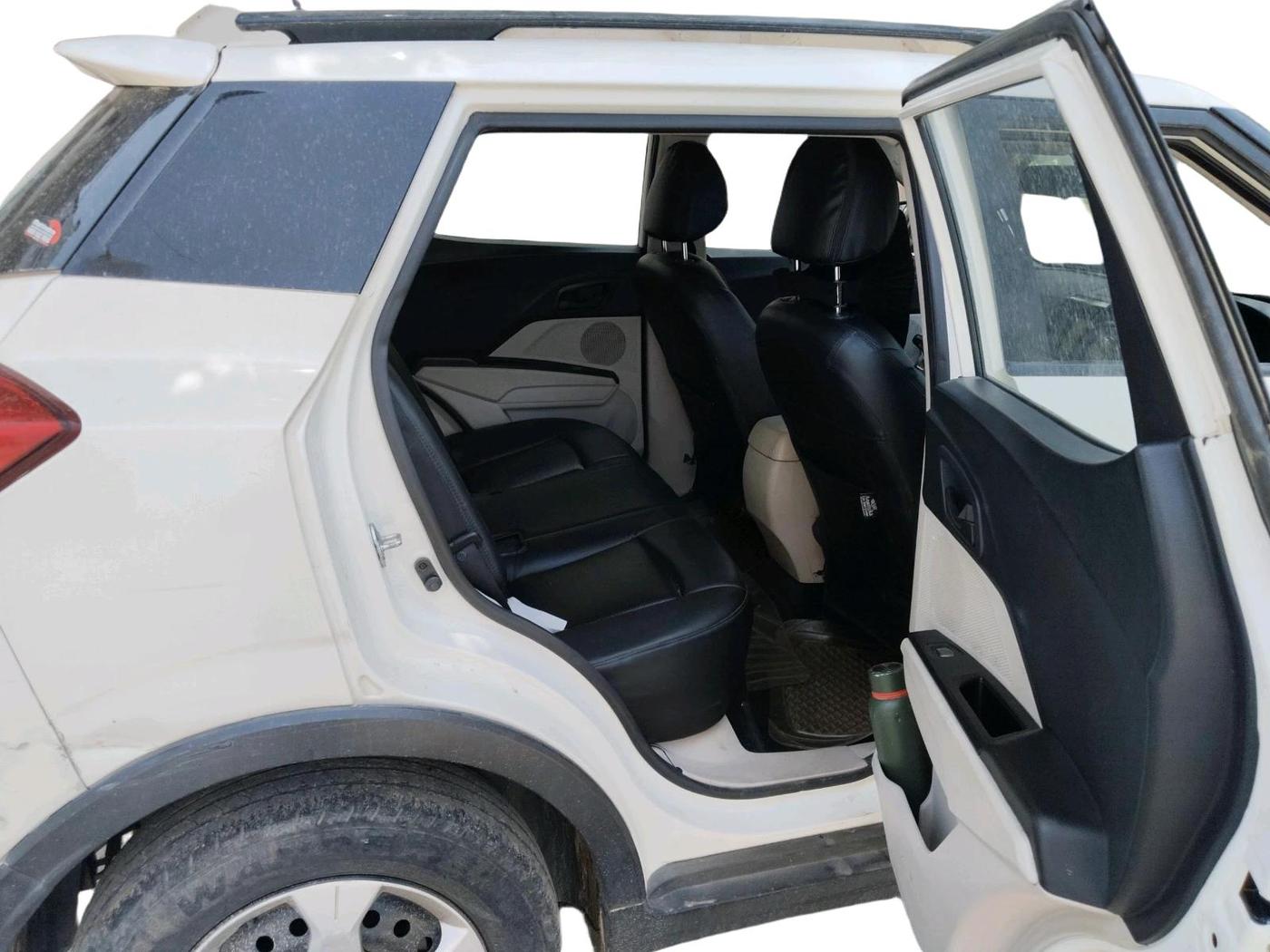 2019 Mahindra XUV300 W6 1.2 PETROL, Petrol, Manual, 58,993 km, interior