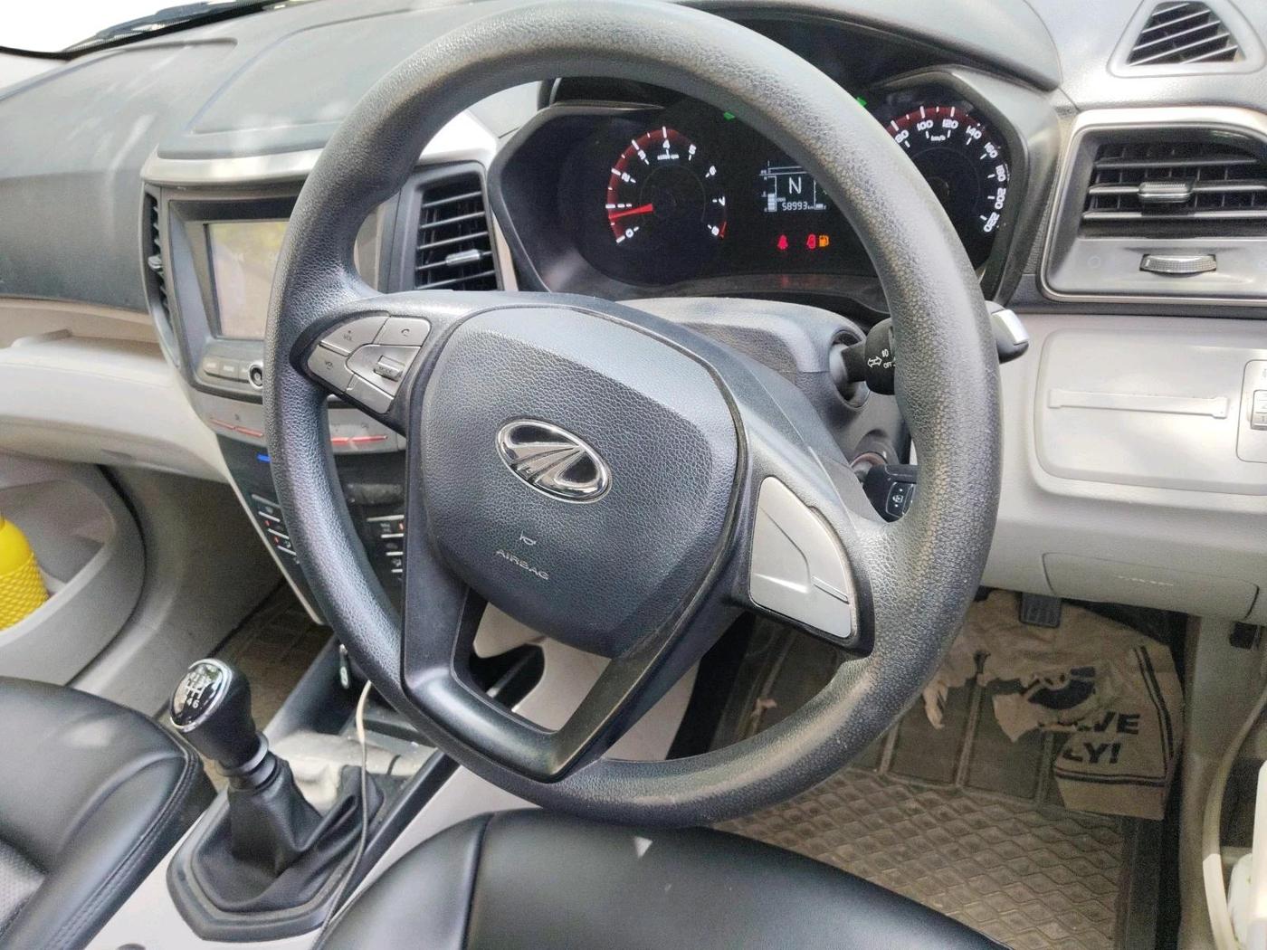 2019 Mahindra XUV300 W6 1.2 PETROL, Petrol, Manual, 58,993 km, interior