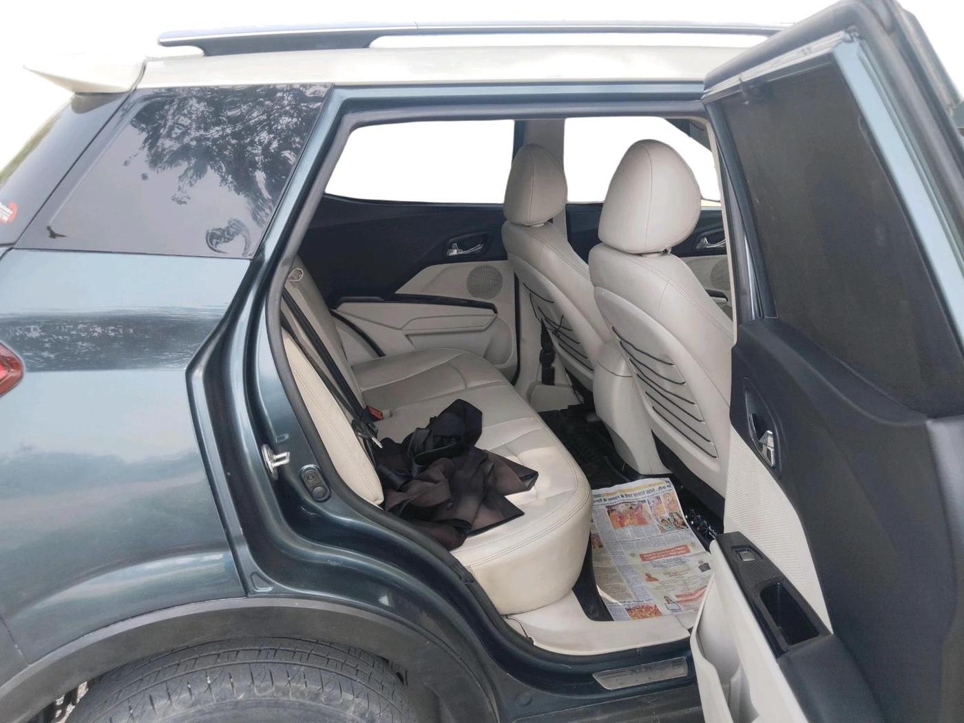 2019 Mahindra XUV300 W8 (O) 1.5 DIESEL, Diesel, Manual, 1,87,056 km, interior