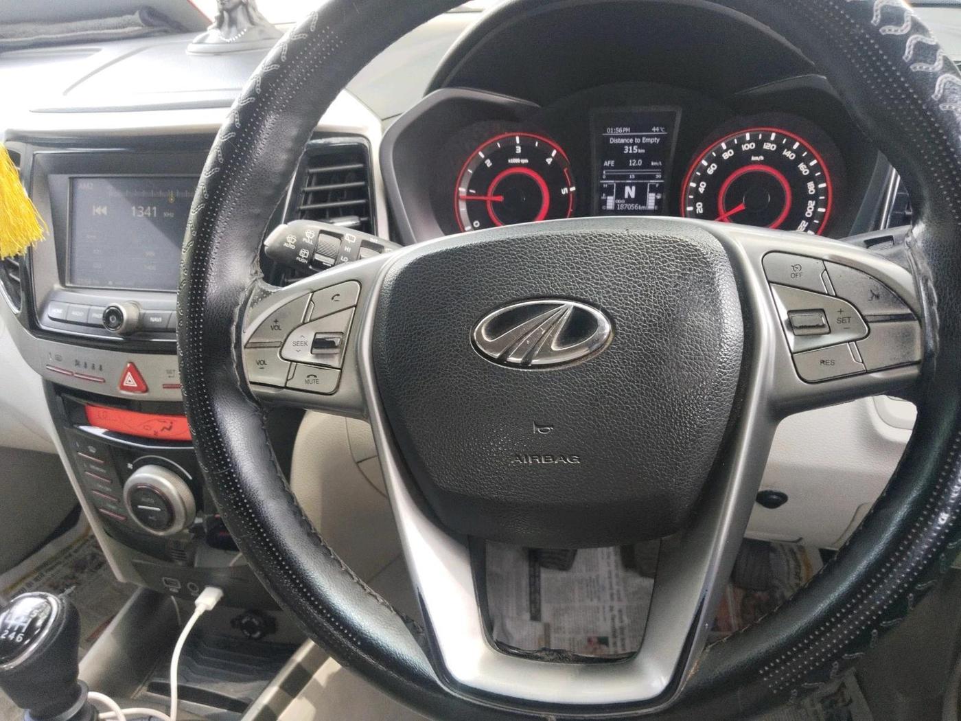 2019 Mahindra XUV300 W8 (O) 1.5 DIESEL, Diesel, Manual, 1,87,056 km, interior