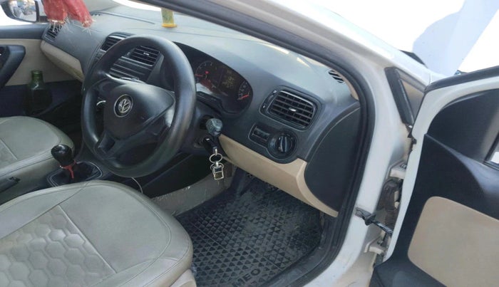2016 Volkswagen Ameo COMFORTLINE 1.2L, Petrol, Manual, 1,57,443 km, interior