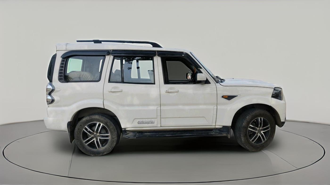 2016 Mahindra Scorpio S6 PLUS 1.99, Diesel, Manual, 2,20,498 km, exterior