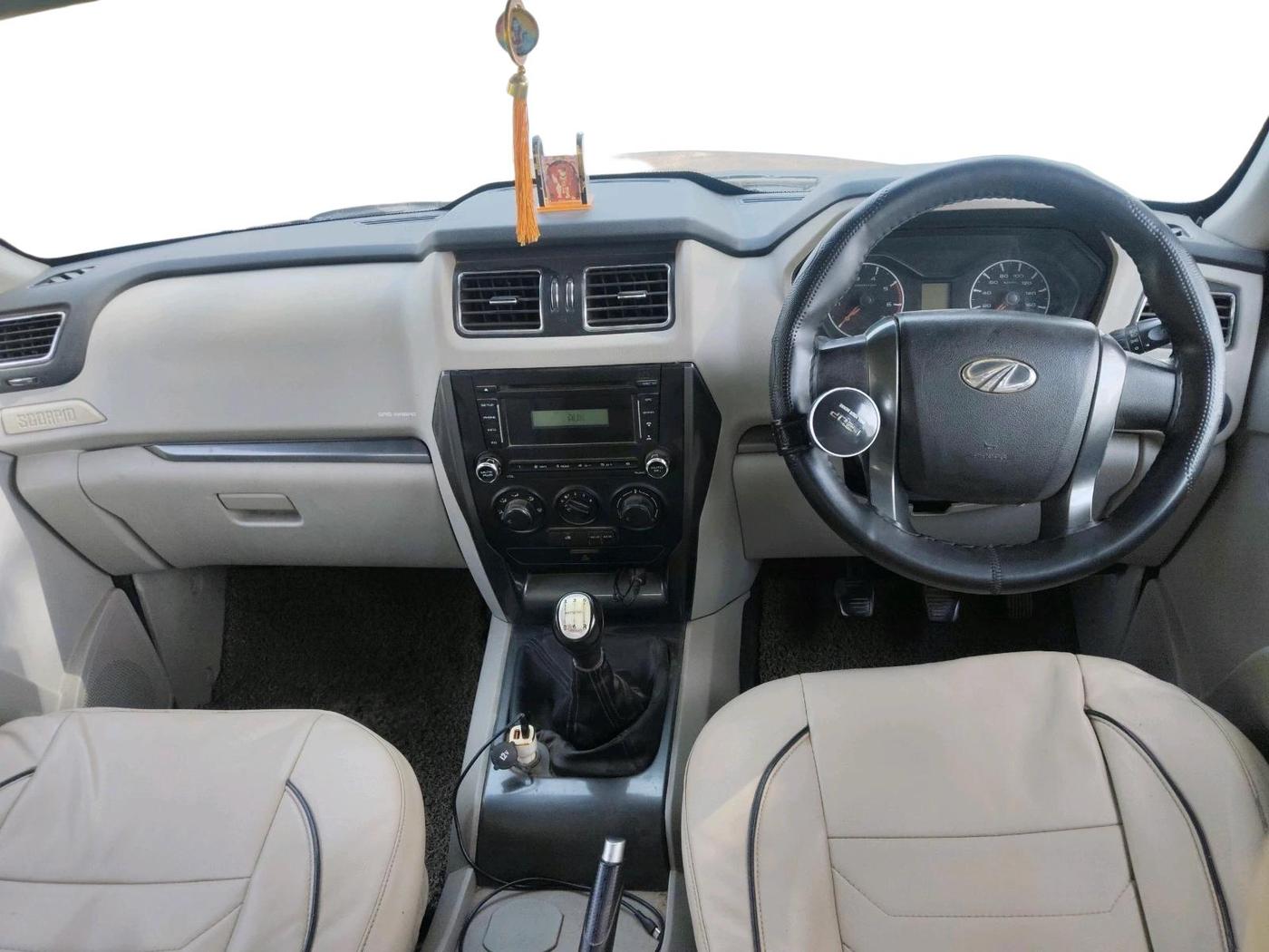 2016 Mahindra Scorpio S6 PLUS 1.99, Diesel, Manual, 2,20,498 km, interior