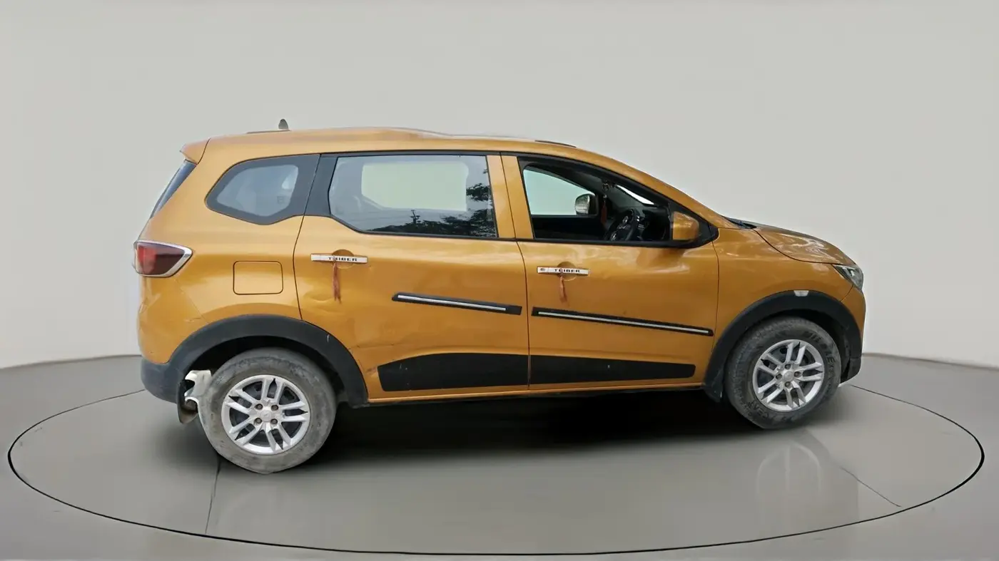 2020 Renault TRIBER RXL MT, Petrol, Manual, 74,381 km, exterior