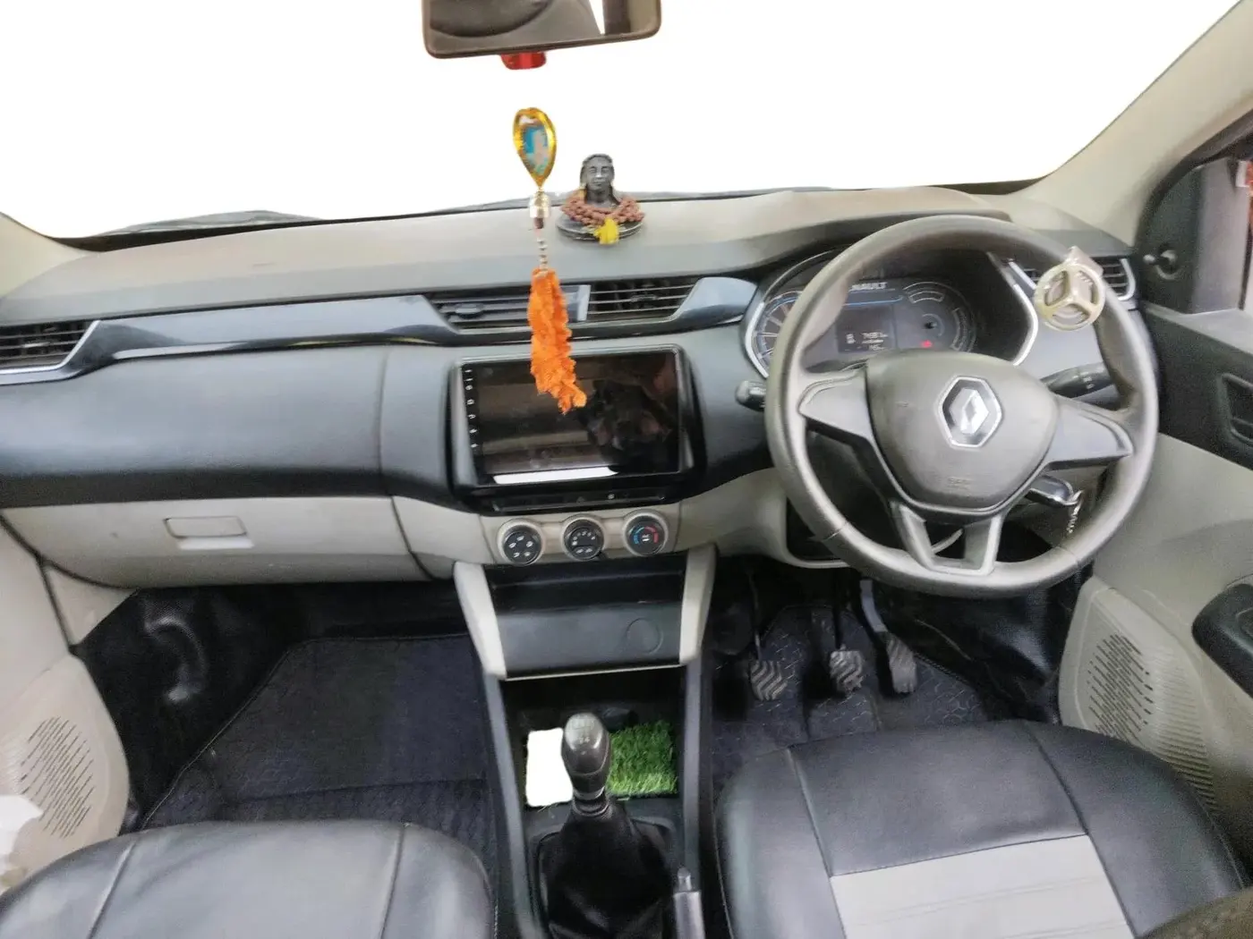 2020 Renault TRIBER RXL MT, Petrol, Manual, 74,381 km, interior