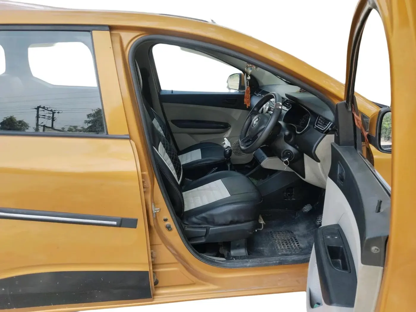 2020 Renault TRIBER RXL MT, Petrol, Manual, 74,381 km, interior