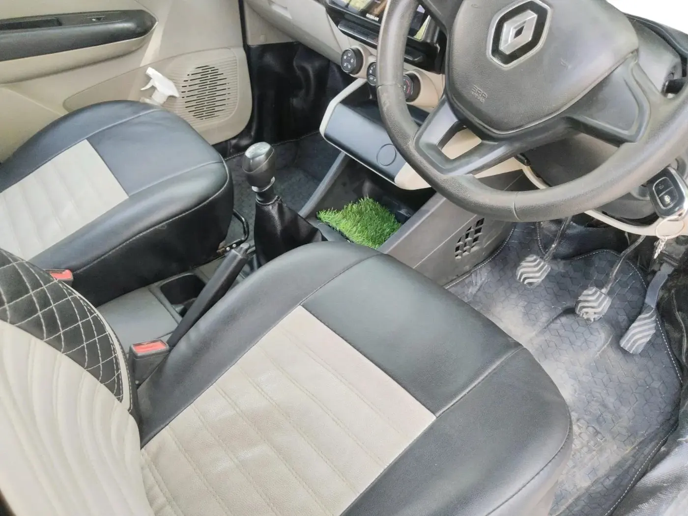 2020 Renault TRIBER RXL MT, Petrol, Manual, 74,381 km, interior
