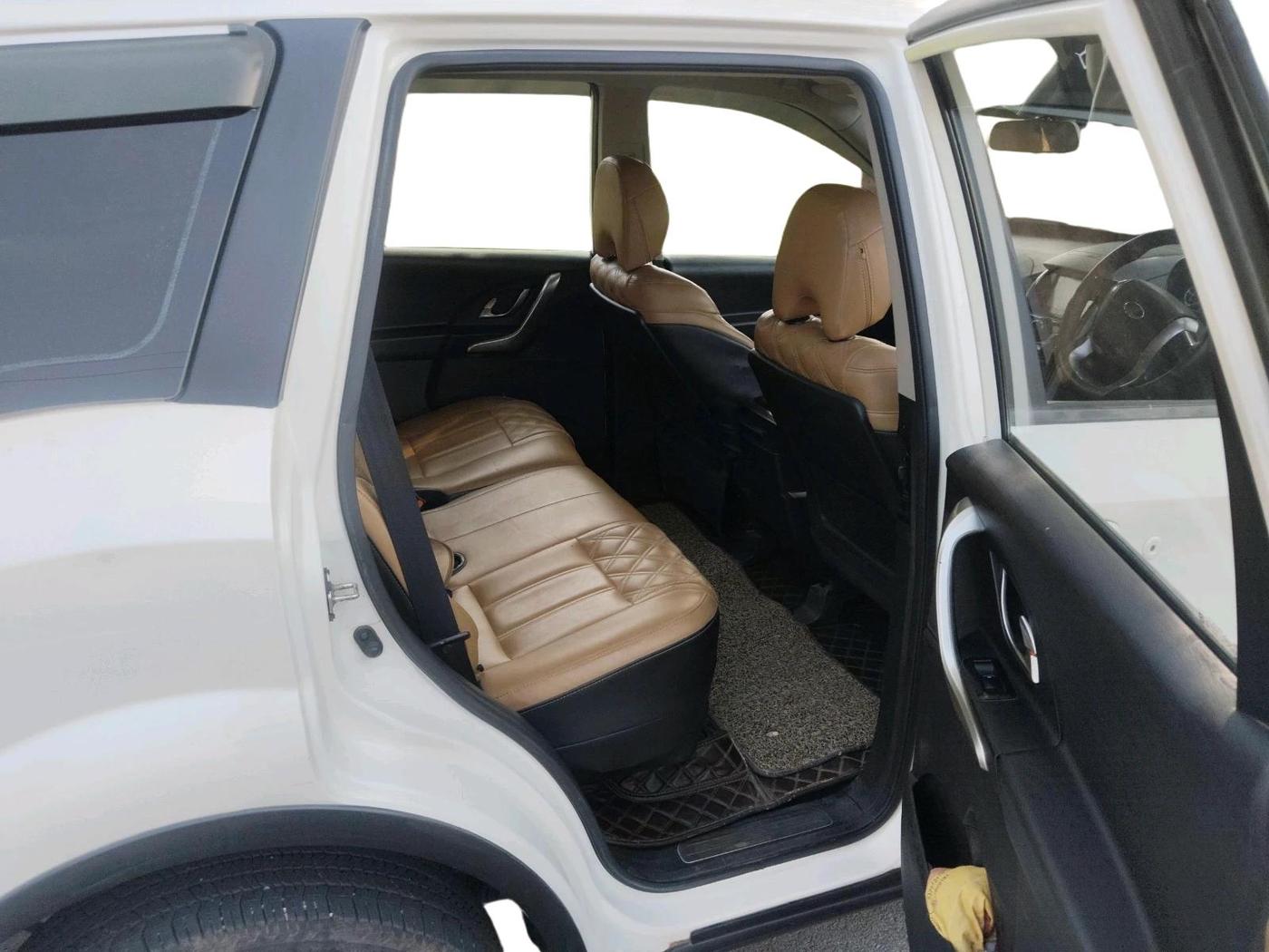 2019 Mahindra XUV500 W7, Diesel, Manual, 88,964 km, interior