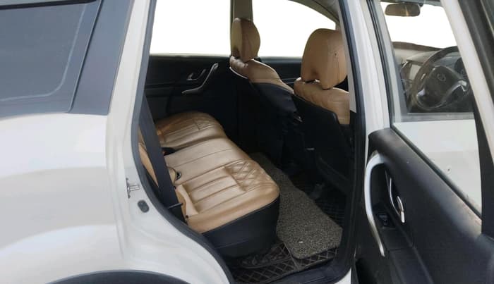 2019 Mahindra XUV500 W7, Diesel, Manual, 88,964 km, interior