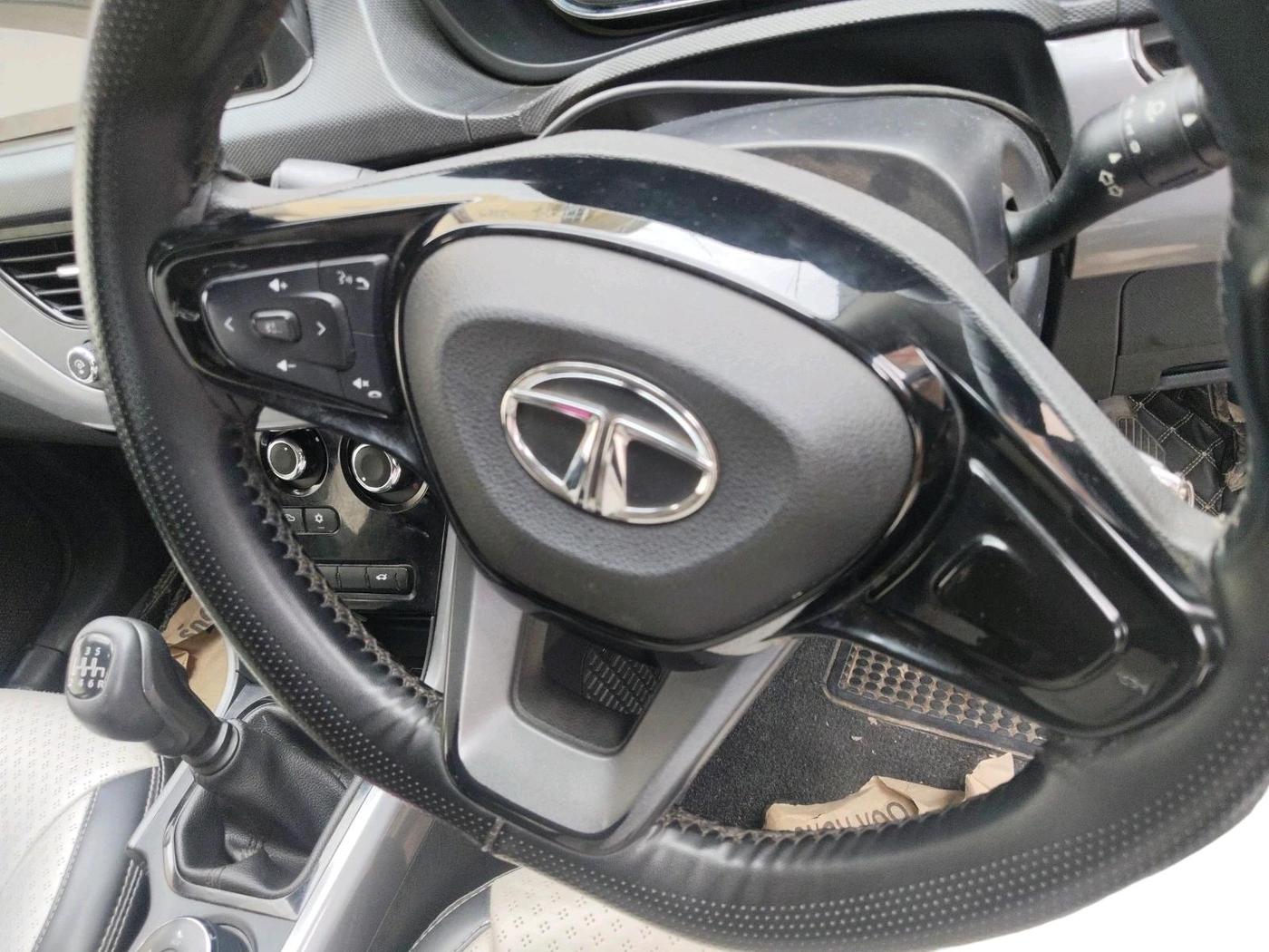 2022 Tata NEXON XM SUNROOF PETROL, Petrol, Manual, 77,152 km, interior
