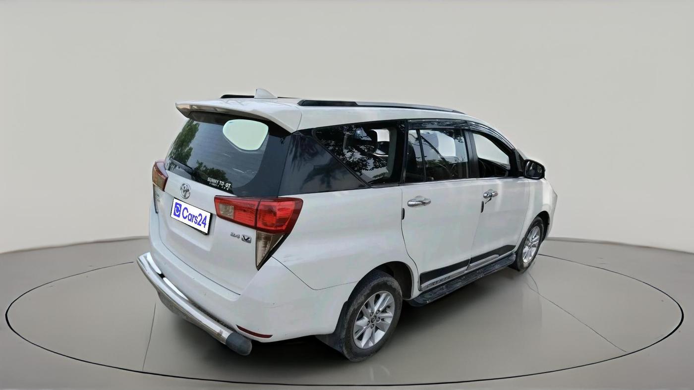 2016 Toyota Innova Crysta 2.4 VX 7 STR, Diesel, Manual, 1,69,748 km, exterior