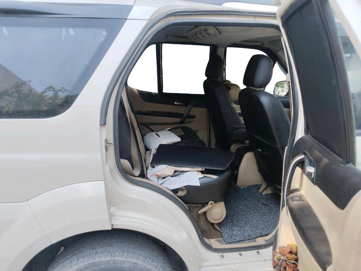 2015 Tata Safari Storme 2.2 EX 4X2, Diesel, Manual, 1,25,313 km, interior