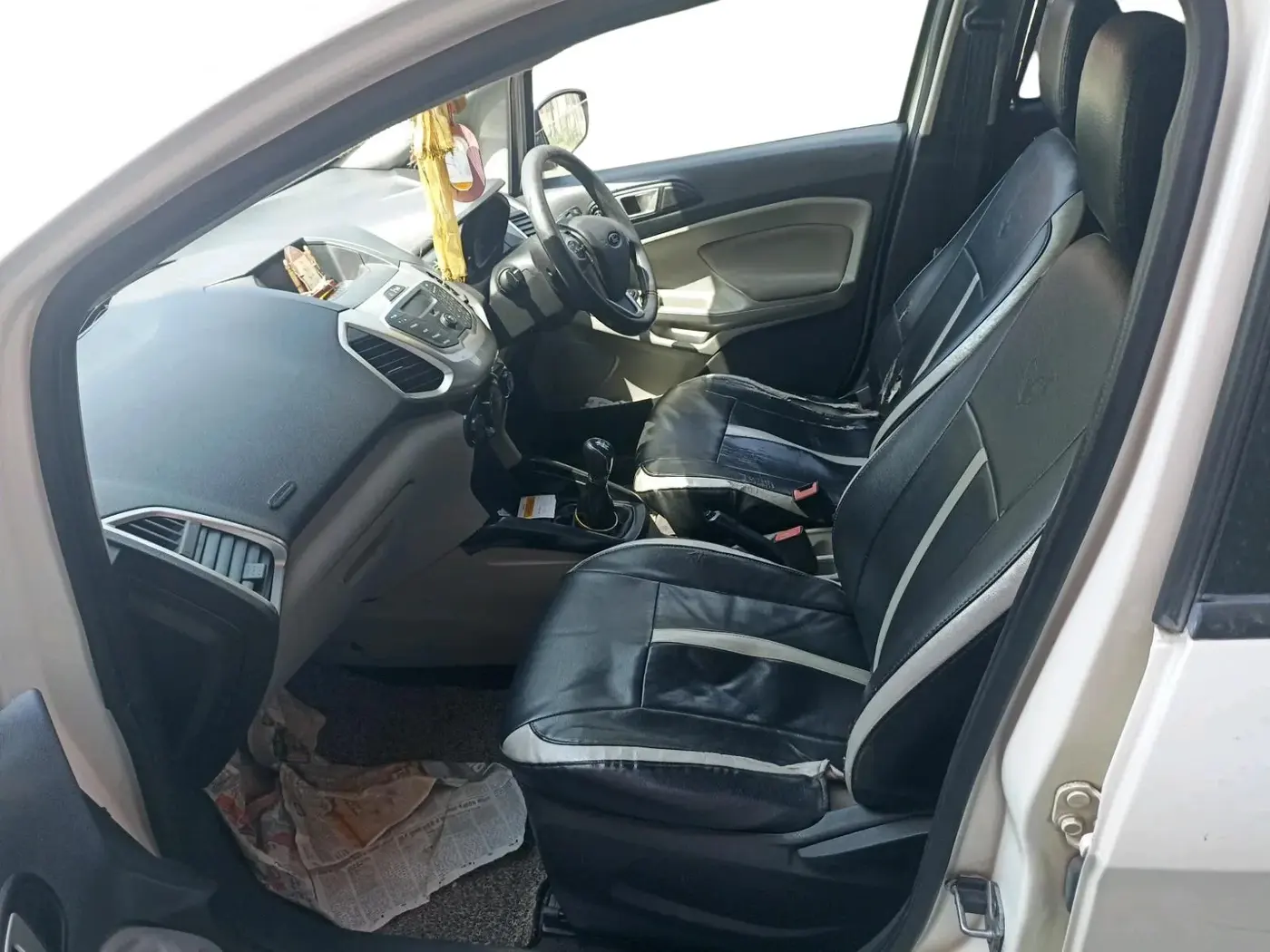 2014 Ford Ecosport AMBIENTE 1.5L DIESEL, Diesel, Manual, 1,53,880 km, interior