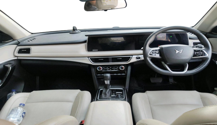 2023 Mahindra XUV700 AX 7 LUXURY D AT 7 STR, Diesel, Automatic, 53,509 km, interior
