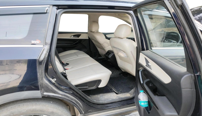 2023 Mahindra XUV700 AX 7 LUXURY D AT 7 STR, Diesel, Automatic, 53,509 km, interior