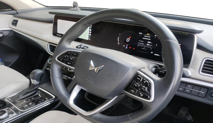 2023 Mahindra XUV700 AX 7 LUXURY D AT 7 STR, Diesel, Automatic, 53,509 km, interior