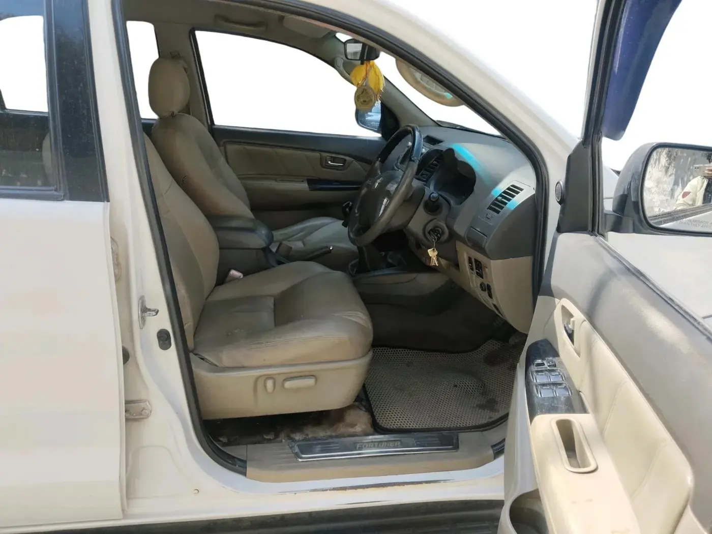 2012 Toyota Fortuner 3.0 4X2 MT, Diesel, Manual, 2,65,583 km, interior