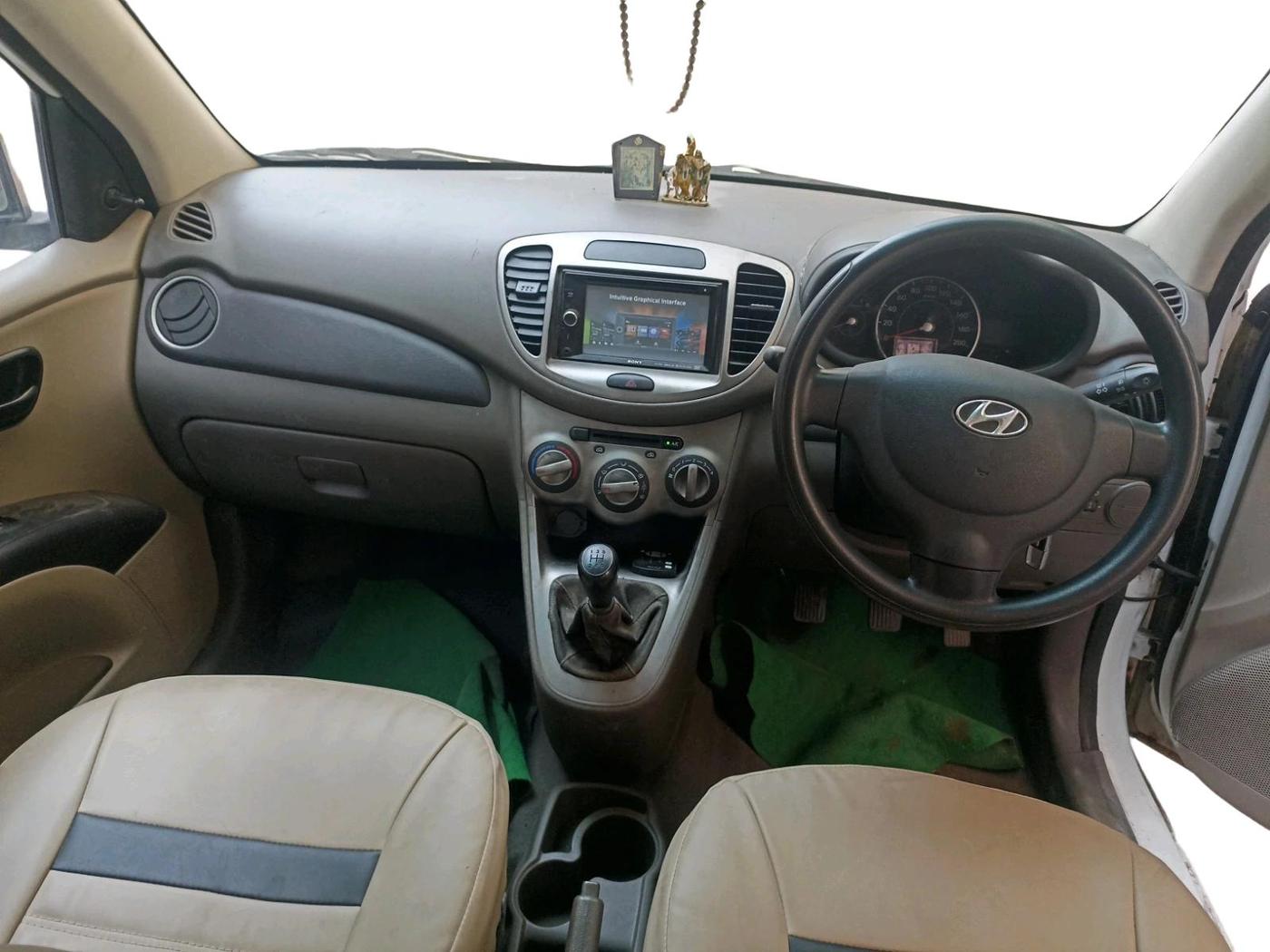 2013 Hyundai i10 MAGNA 1.1, Petrol, Manual, 66,283 km, interior
