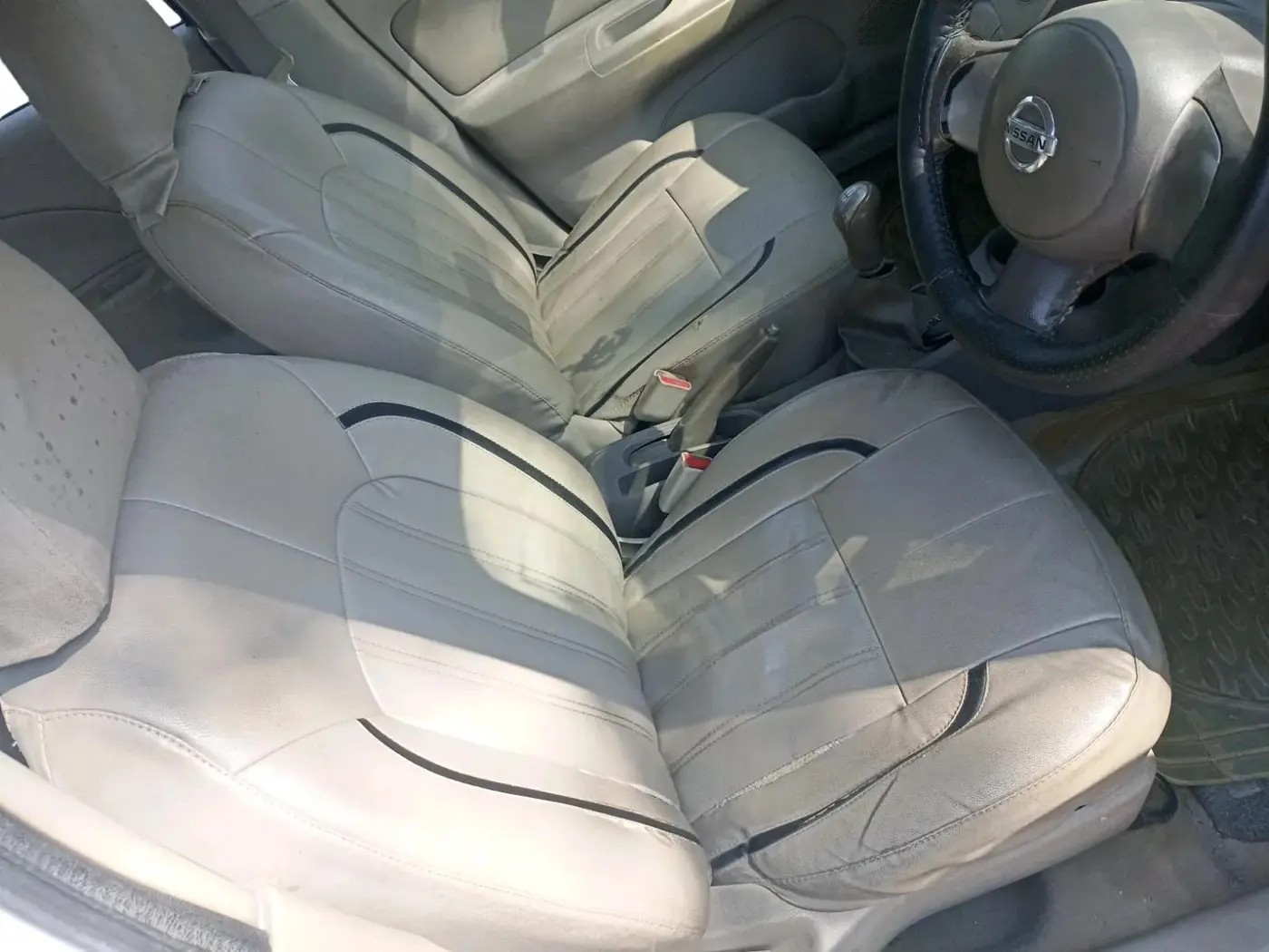 2011 Nissan Micra XV PREMIUM DIESEL, Diesel, Manual, 1,32,804 km, interior