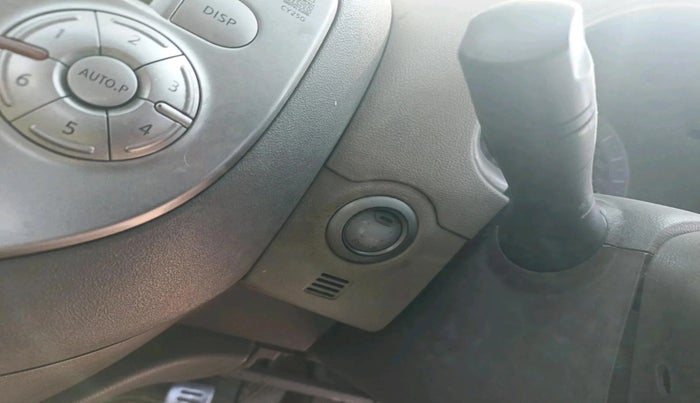 2011 Nissan Micra XV PREMIUM DIESEL, Diesel, Manual, 1,32,804 km, interior