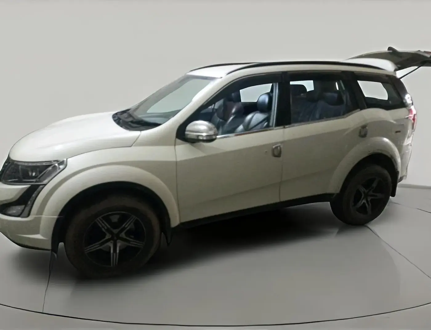 2019 Mahindra XUV500 W7, Diesel, Manual, 48,674 km, exterior