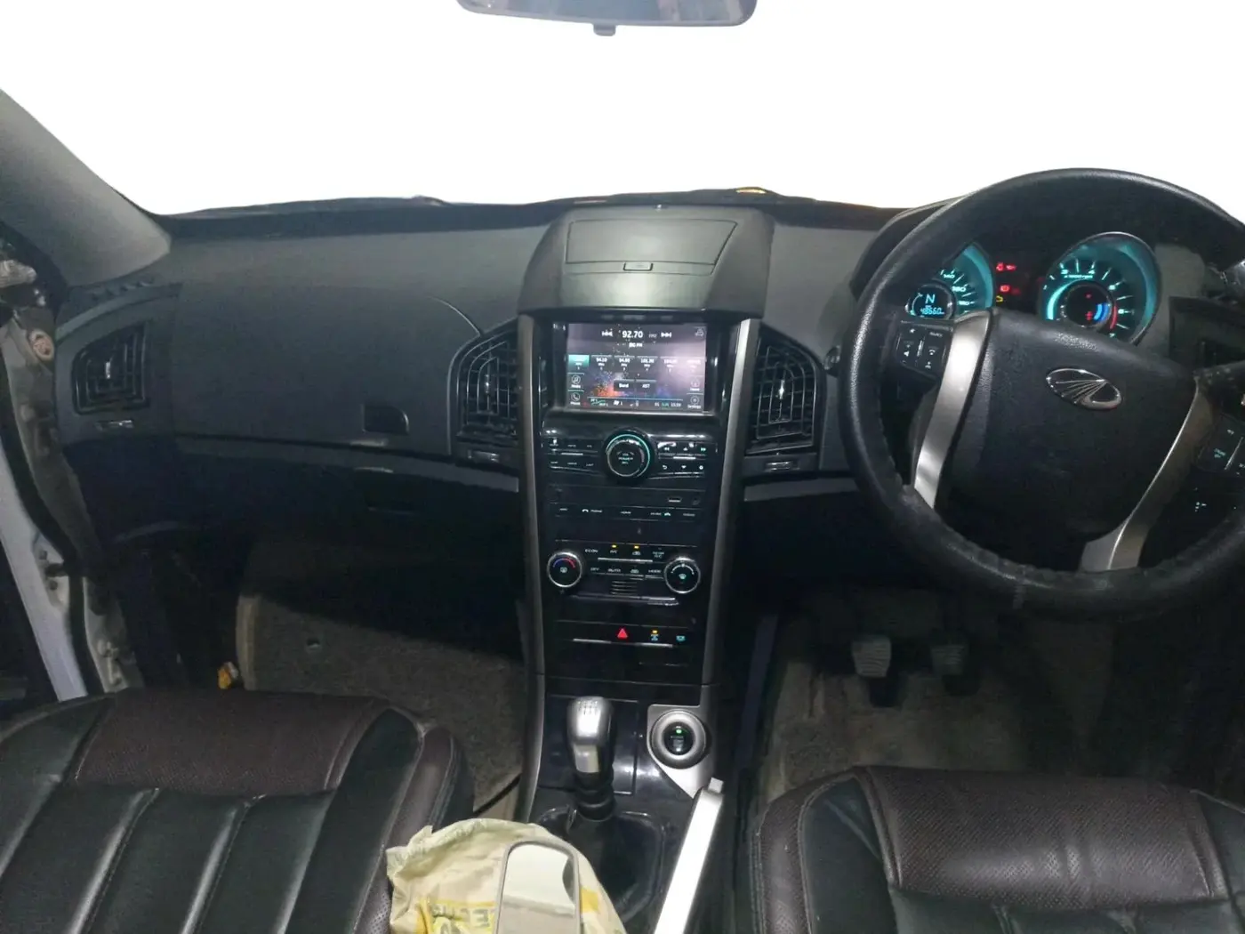 2019 Mahindra XUV500 W7, Diesel, Manual, 48,674 km, interior