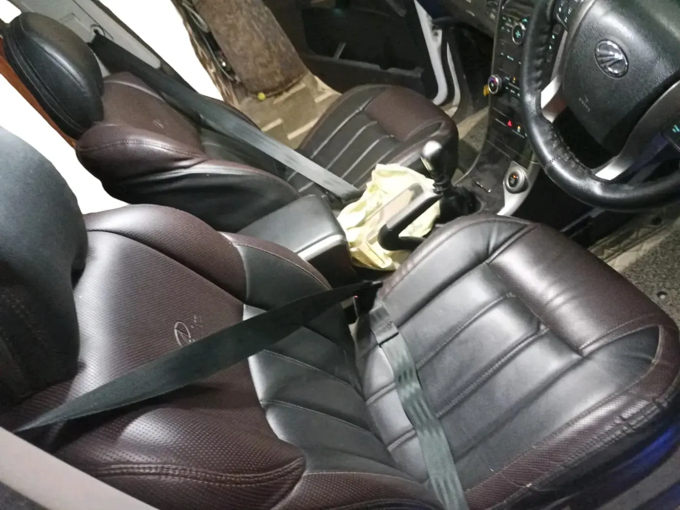 2019 Mahindra XUV500 W7, Diesel, Manual, 48,674 km, interior