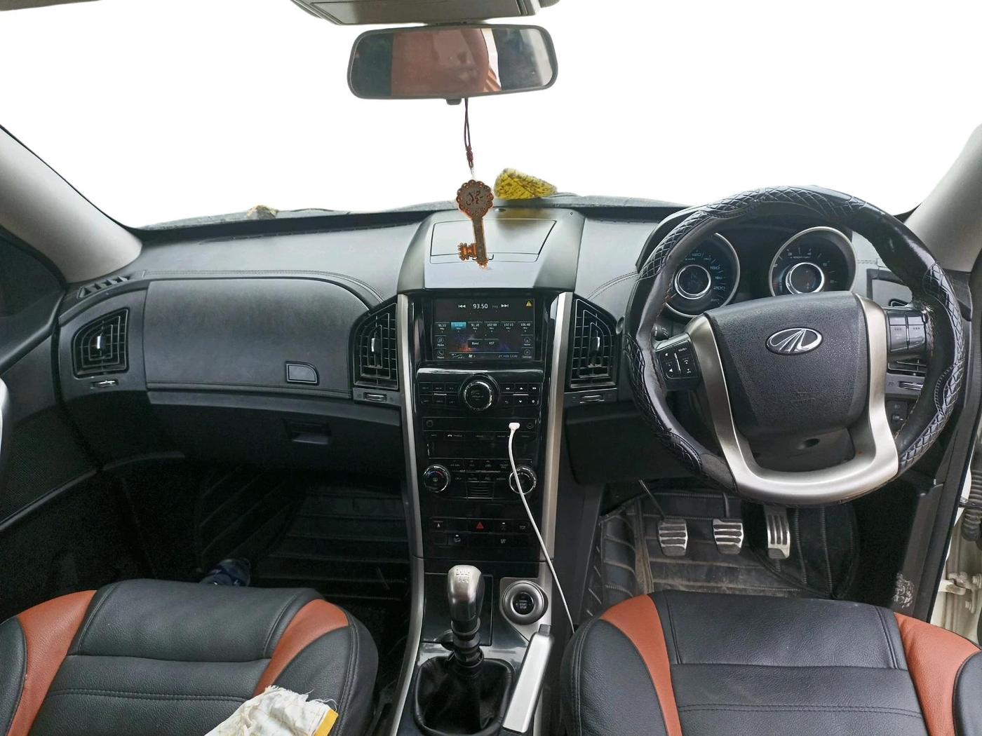 2019 Mahindra XUV500 W11, Diesel, Manual, 81,752 km, interior