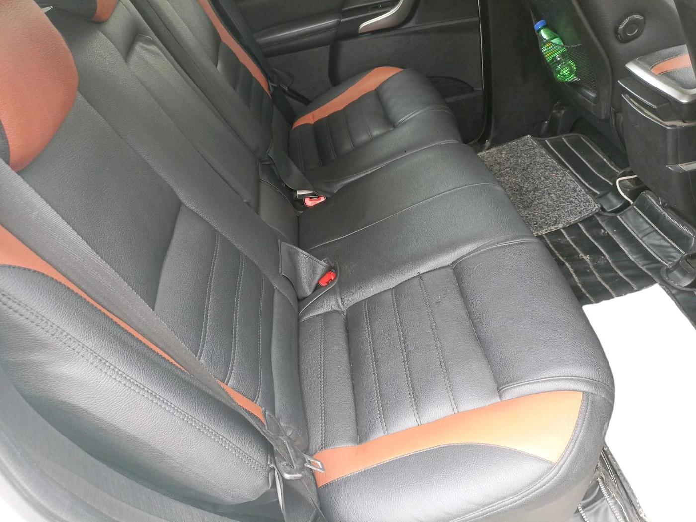 2019 Mahindra XUV500 W11, Diesel, Manual, 81,752 km, interior