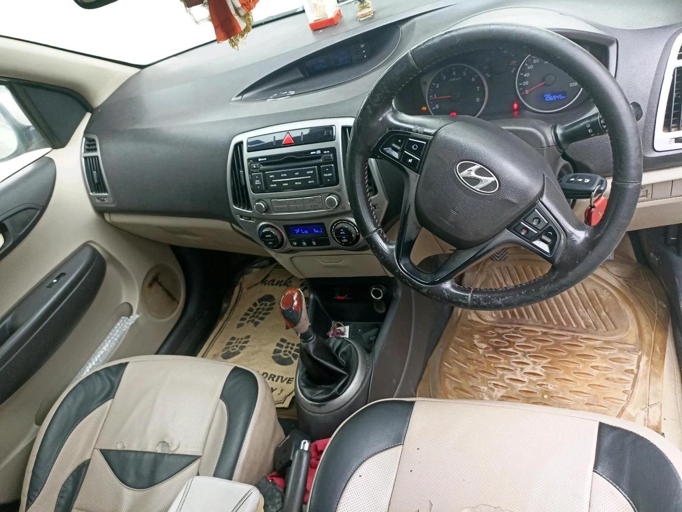 2012 Hyundai i20 SPORTZ 1.2, Petrol, Manual, 1,06,945 km, interior