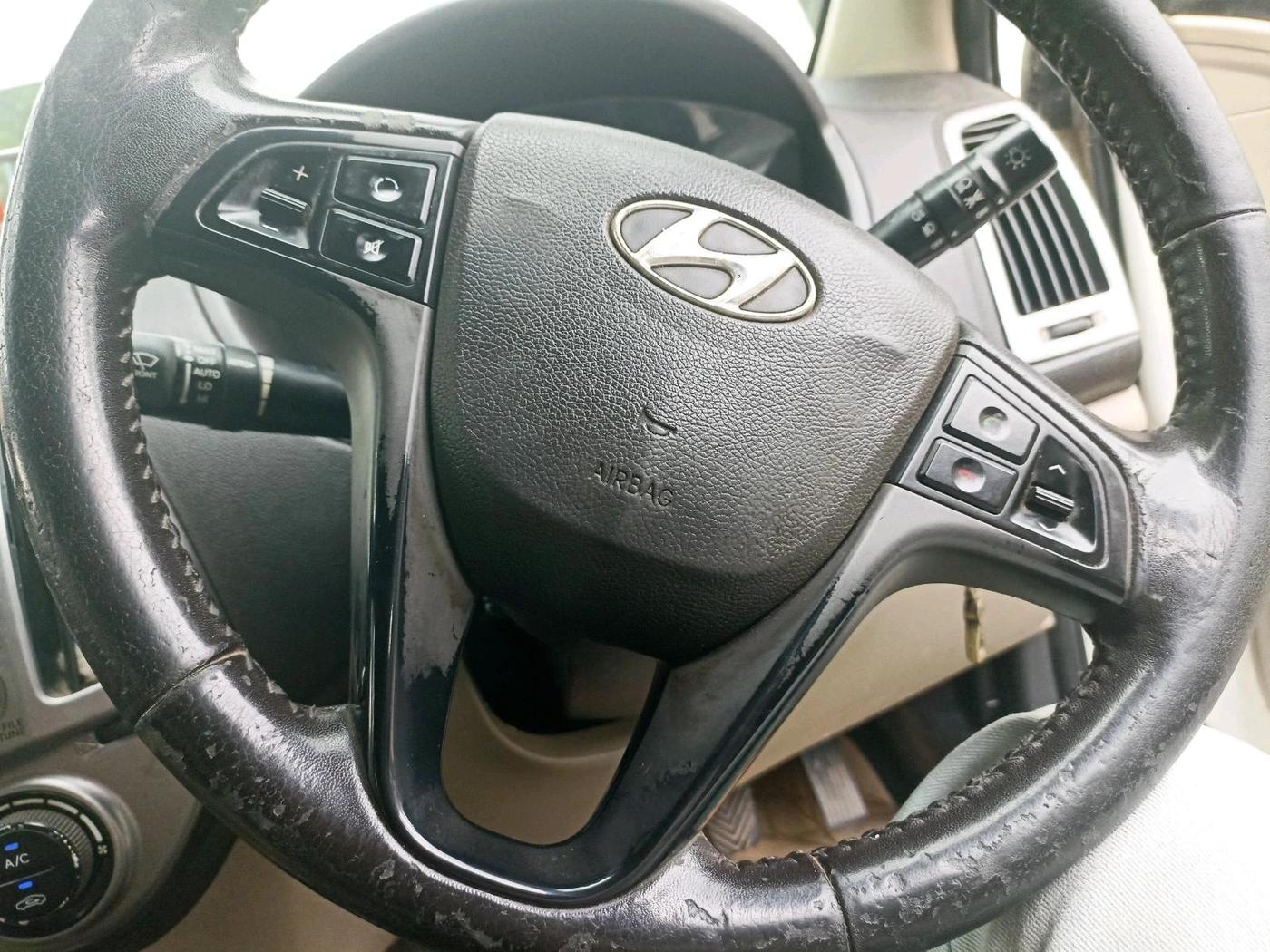 2012 Hyundai i20 SPORTZ 1.2, Petrol, Manual, 1,06,945 km, interior