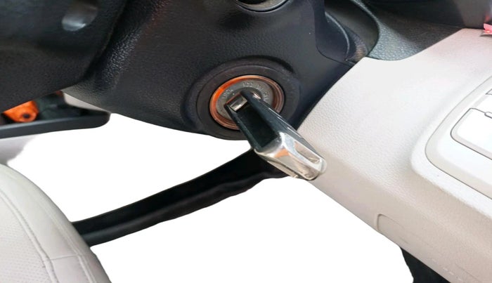 2020 Mahindra XUV300 W4 1.5 DIESEL, Diesel, Manual, 51,439 km, interior