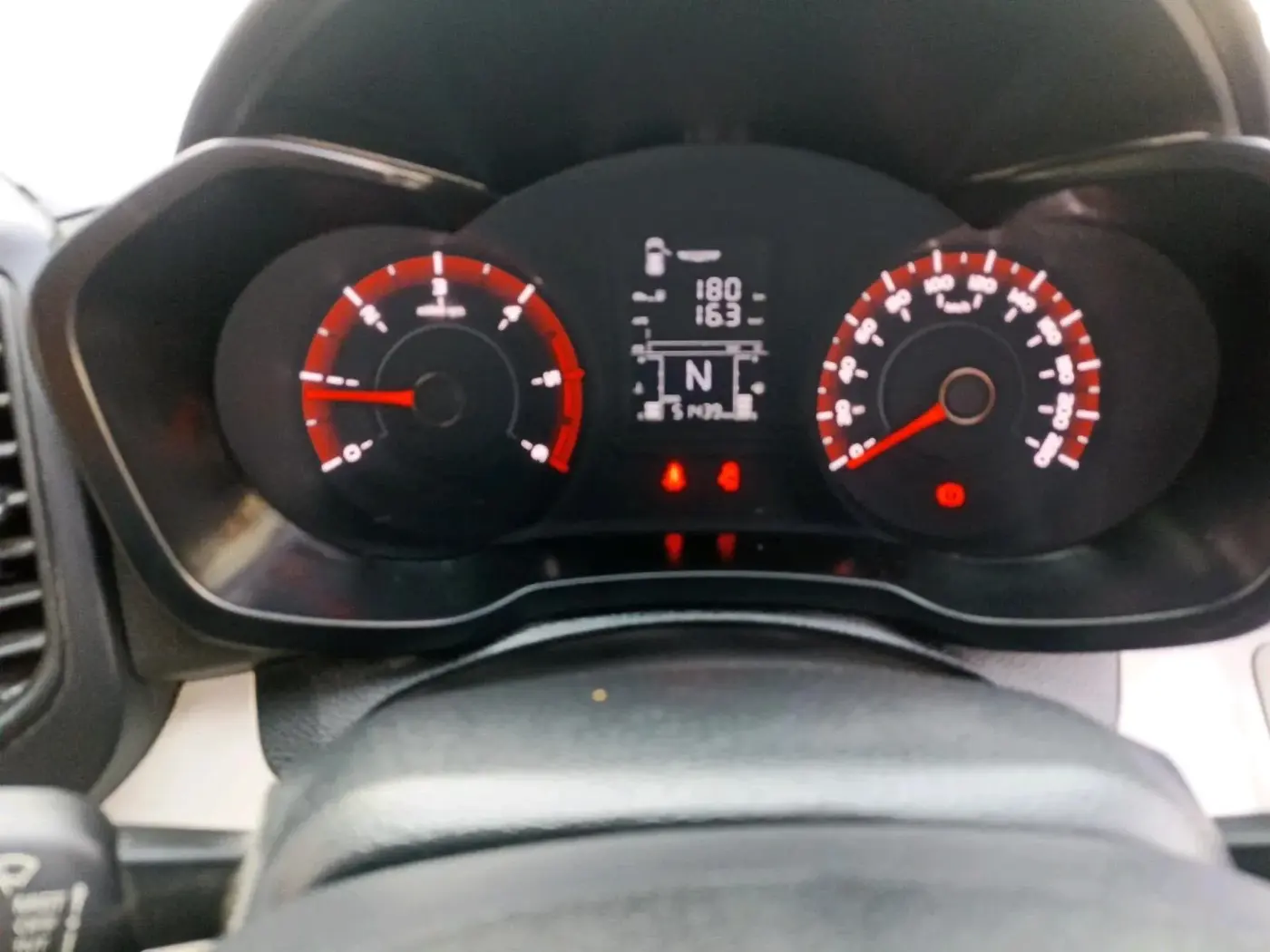 2020 Mahindra XUV300 W4 1.5 DIESEL, Diesel, Manual, 57,000 km, interior