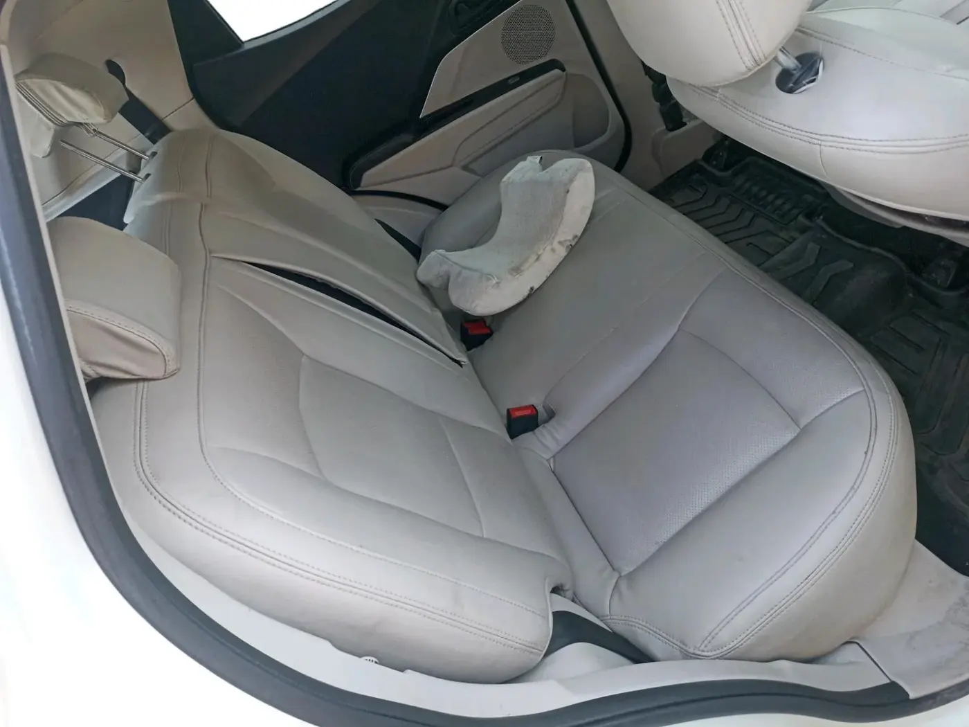 2020 Mahindra XUV300 W4 1.5 DIESEL, Diesel, Manual, 57,000 km, interior