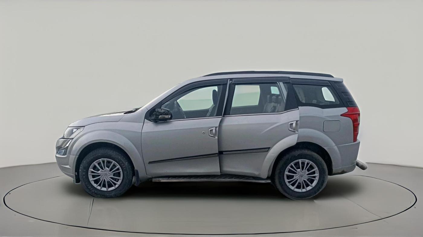 2018 Mahindra XUV500 W4 1.99, Diesel, Manual, 1,30,384 km, exterior