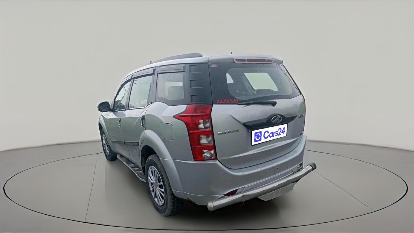 2018 Mahindra XUV500 W4 1.99, Diesel, Manual, 1,30,384 km, exterior