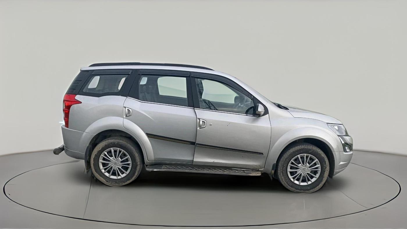 2018 Mahindra XUV500 W4 1.99, Diesel, Manual, 1,30,384 km, exterior