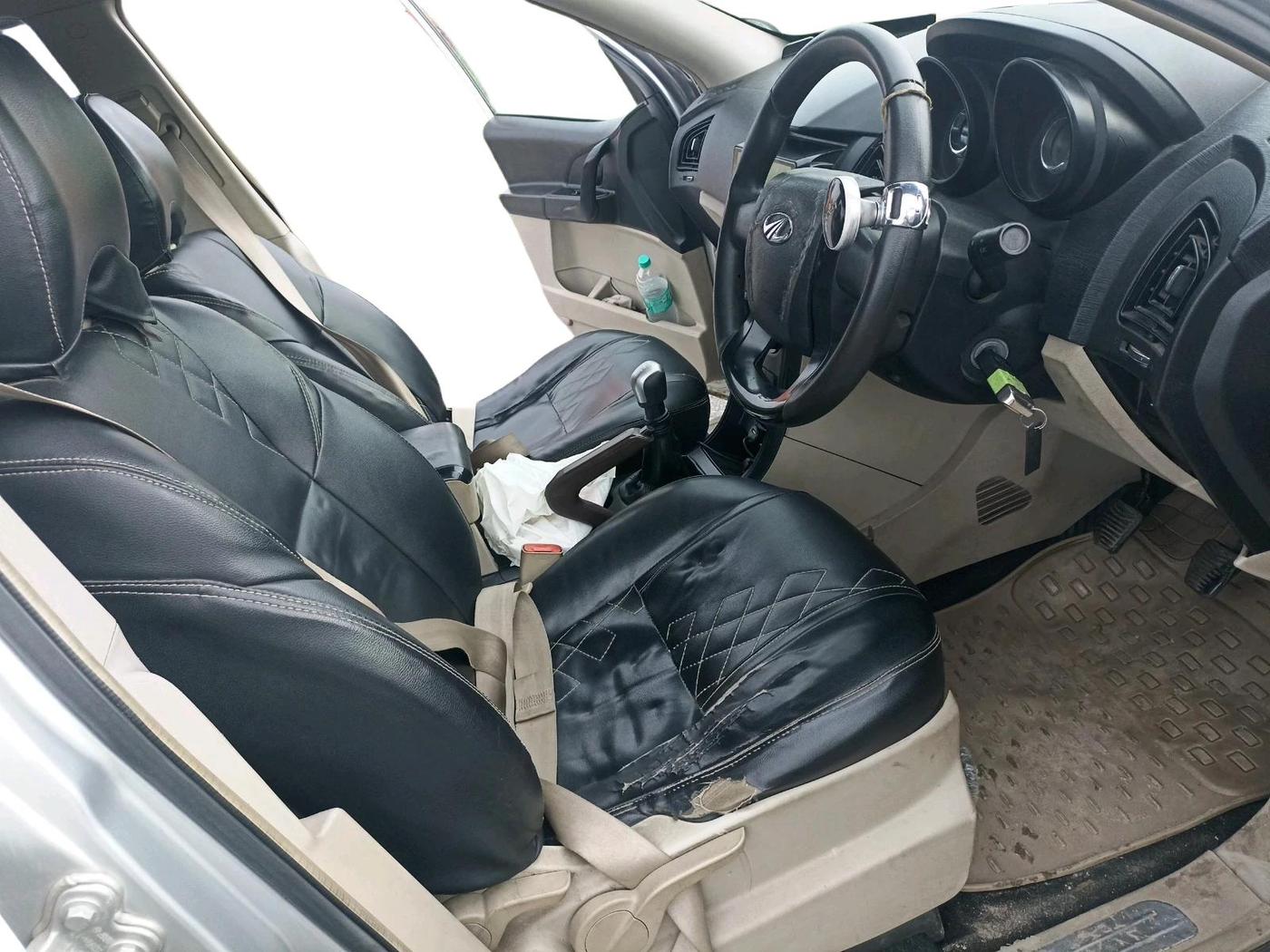 2018 Mahindra XUV500 W4 1.99, Diesel, Manual, 1,30,384 km, interior